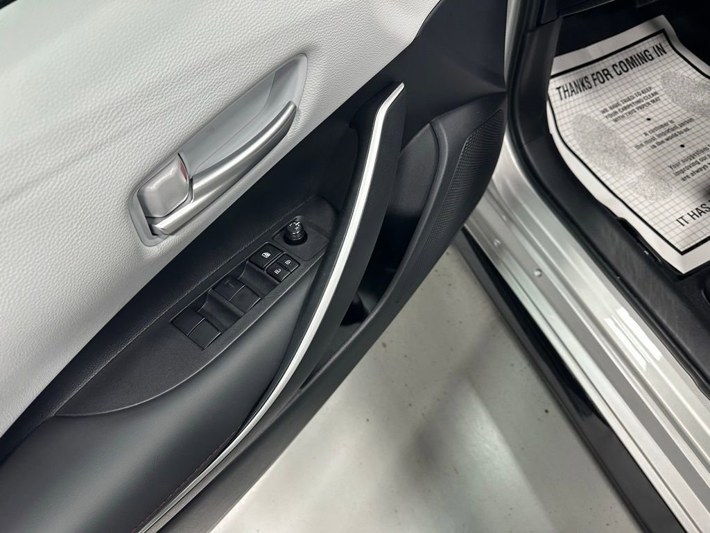 Used 2025 Toyota Corolla SE image 9