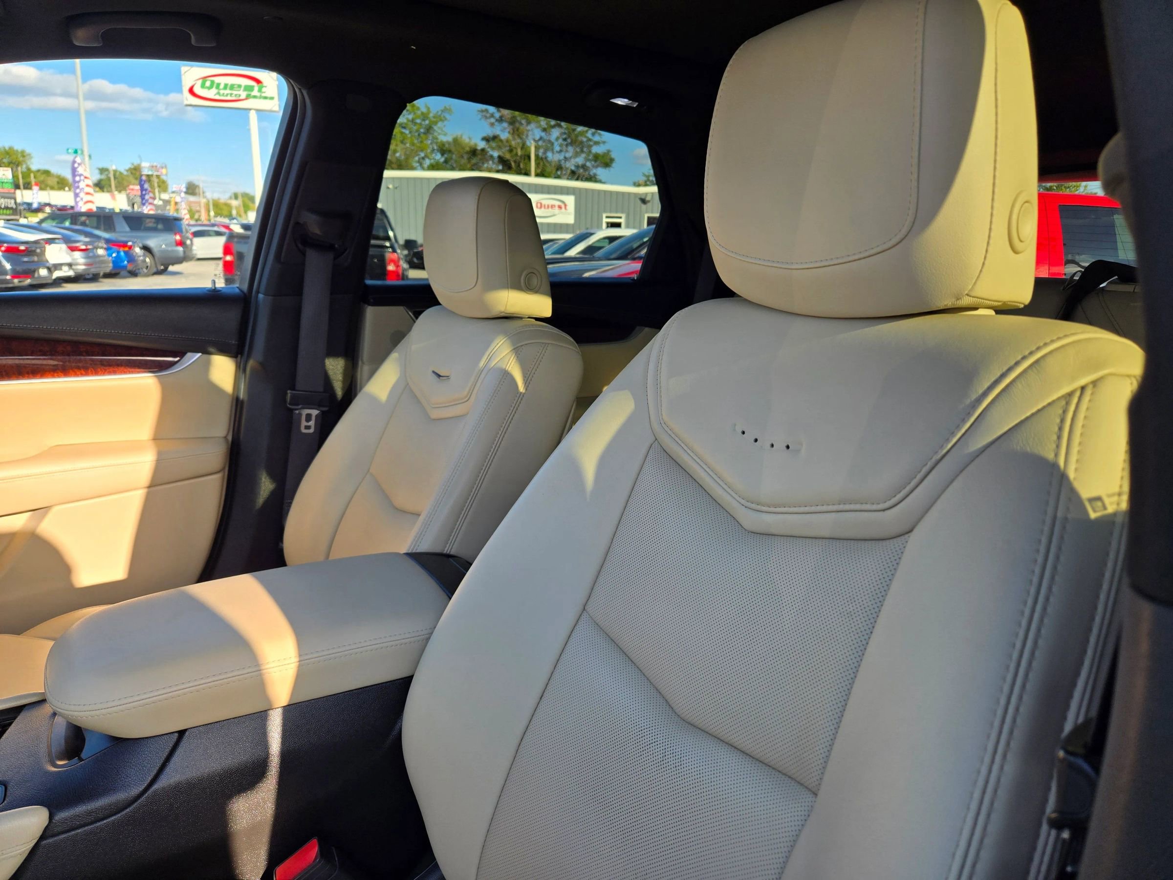 Used 2017 Cadillac XT5 Luxury w/ Driver Awareness Package image 40