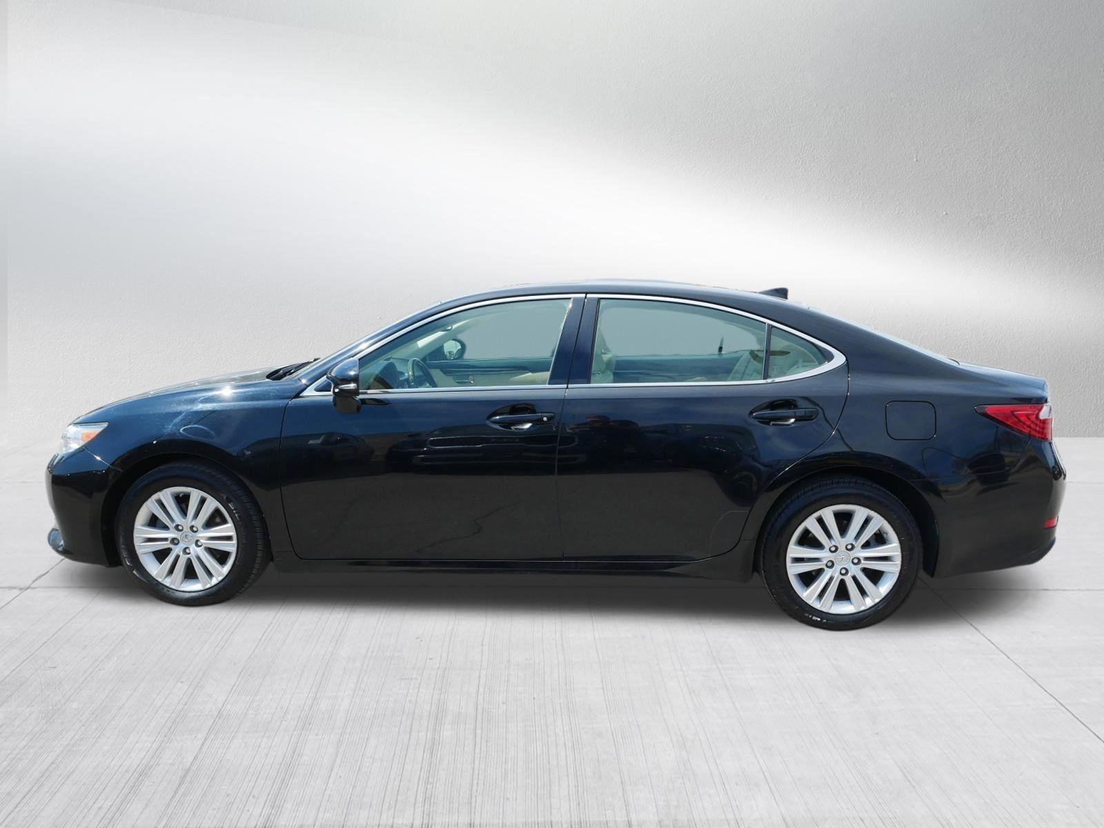 Used 2015 Lexus ES 350 w/ Premium Package FWD image 4