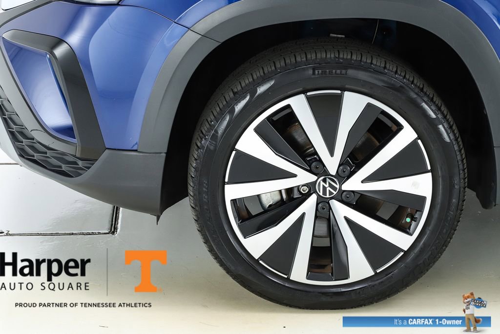 Used 2023 Volkswagen Taos SE w/ Panoramic Sunroof Package image 5