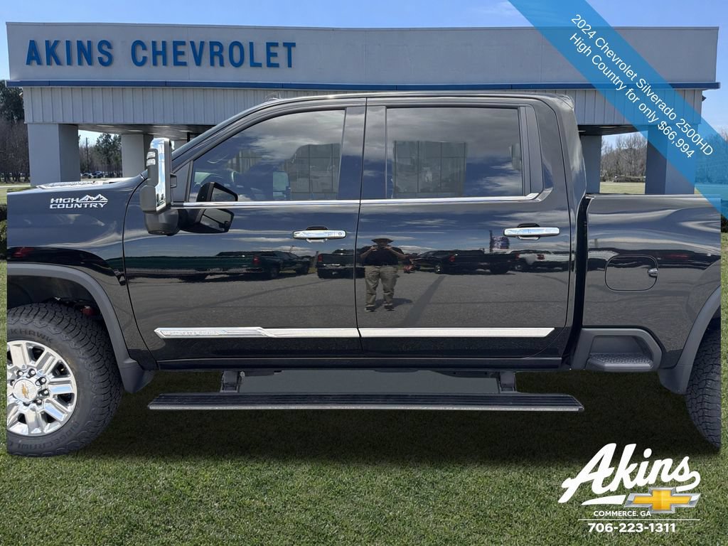 Used 2024 Chevrolet Silverado 2500 High Country w/ High Country Premium Package AWD/4WD image 2