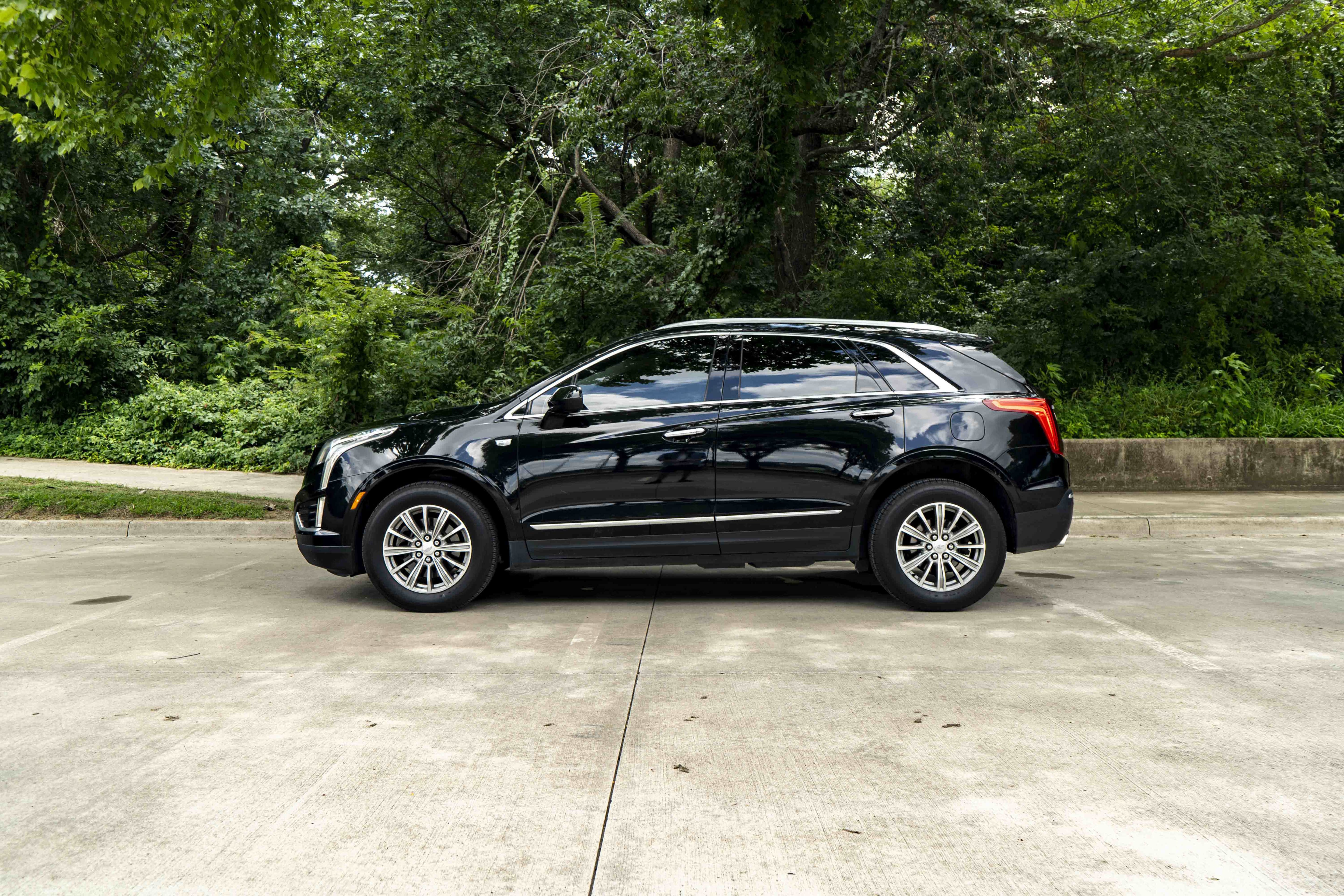 Used 2017 Cadillac XT5 Luxury w/ Driver Awareness Package FWD image 6
