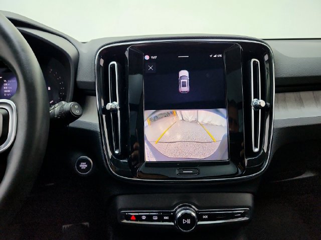 Certified 2023 Volvo XC40 B5 Plus w/ Protection Package Premier AWD/4WD image 27