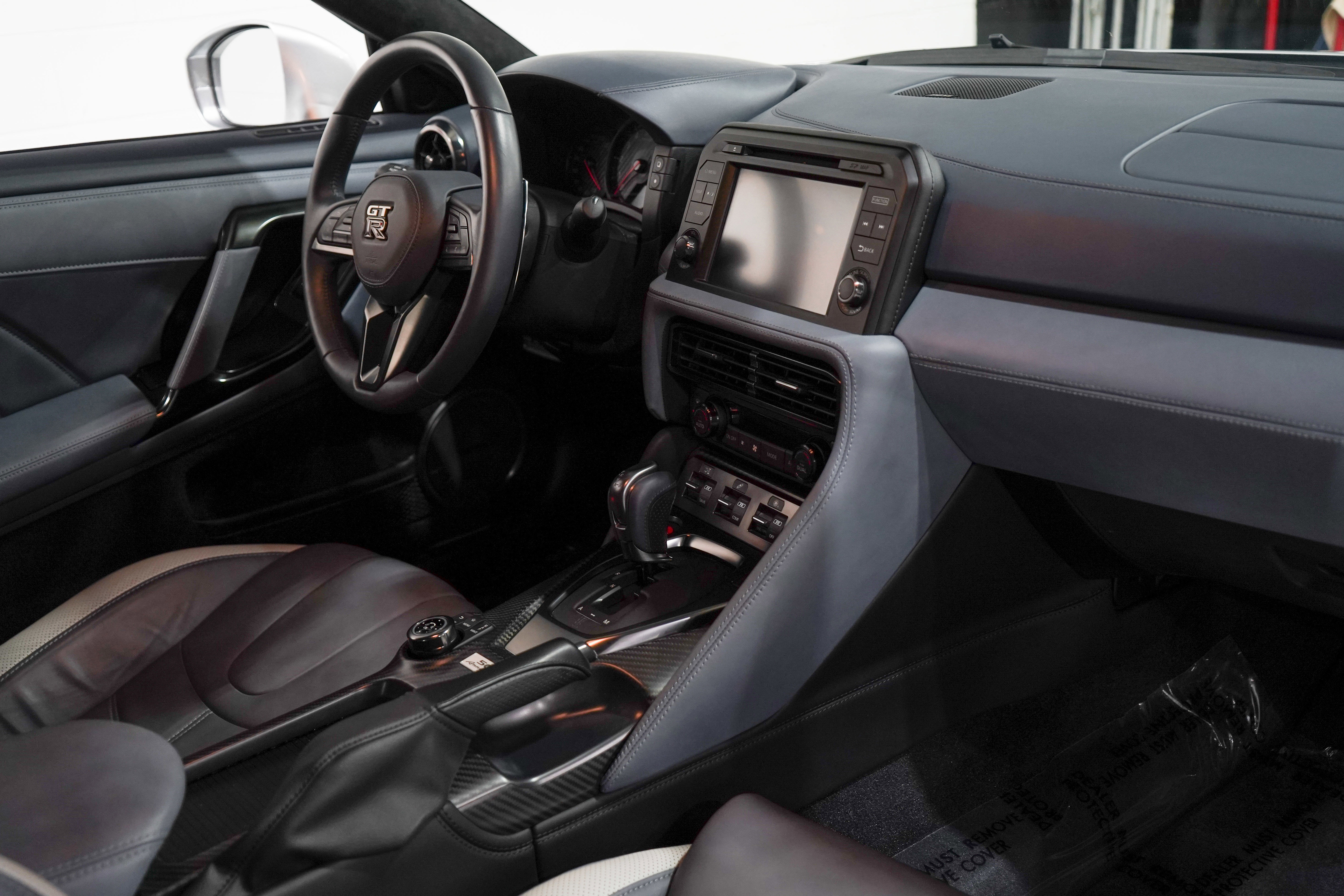 Used 2020 Nissan GT-R Premium AWD/4WD image 17