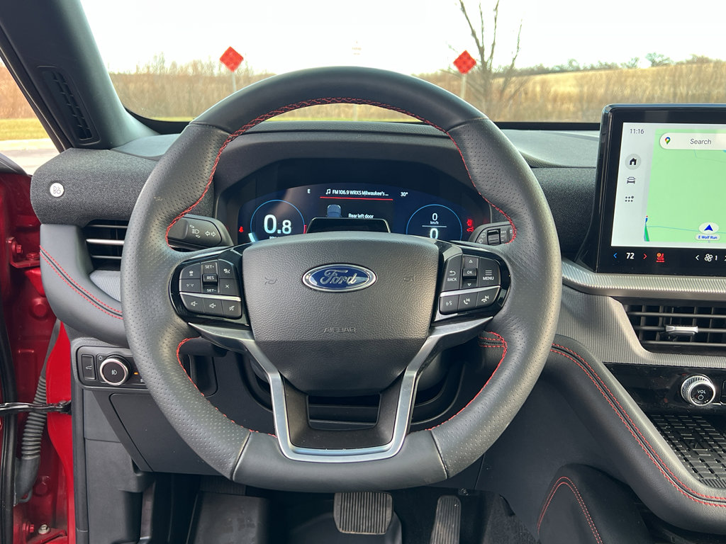 Used 2025 Ford Explorer ST-Line w/ ST-Line Street Pack image 32