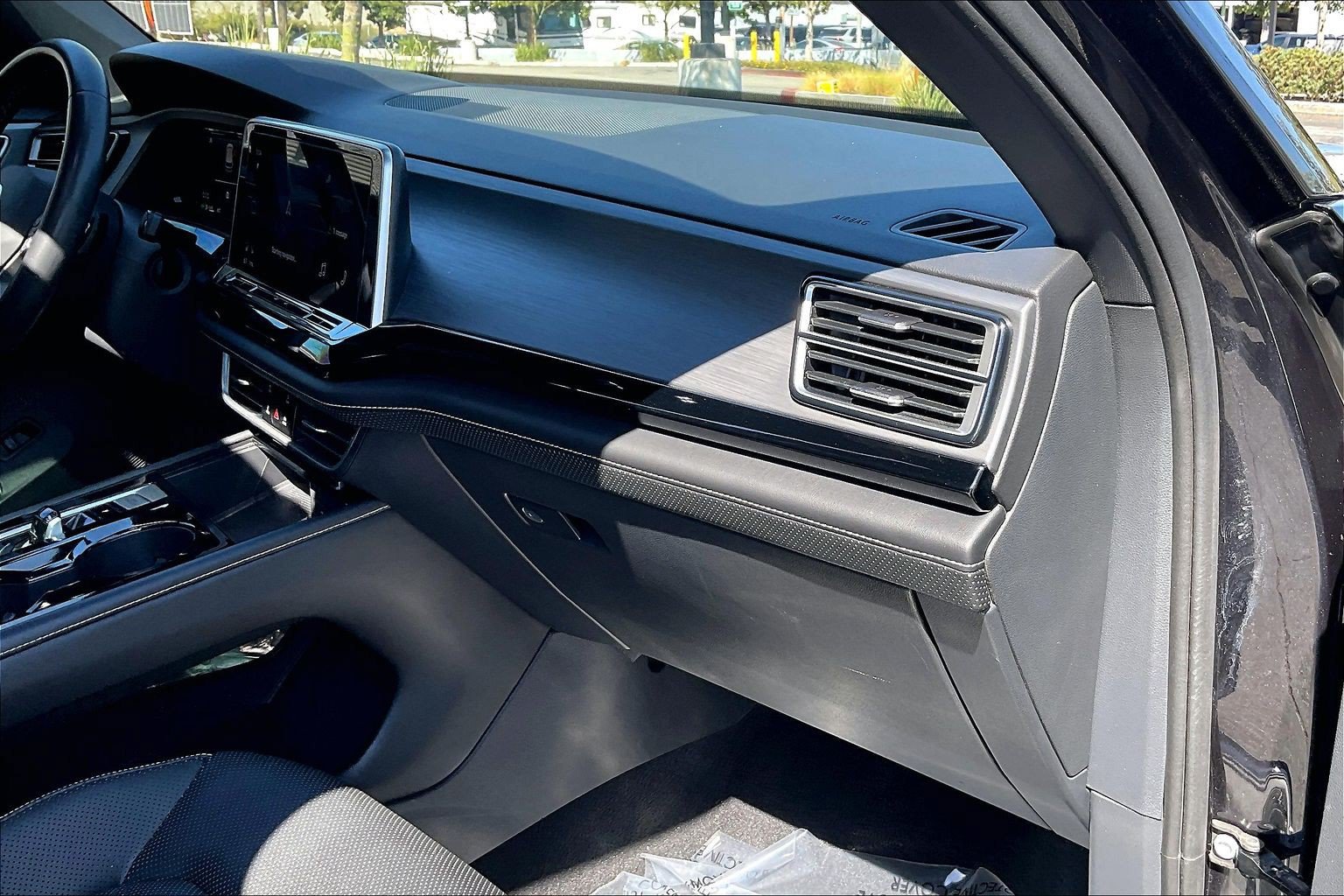 Used 2024 Volkswagen Atlas Cross Sport SE FWD image 18