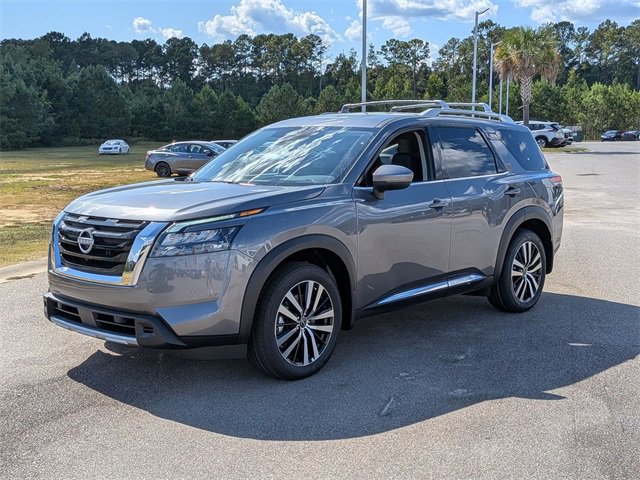 New 2025 Nissan Pathfinder Platinum image 3