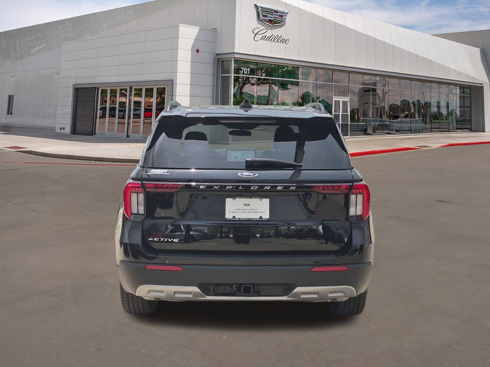 Used 2025 Ford Explorer Active w/ Active Comfort Package RWD image 2