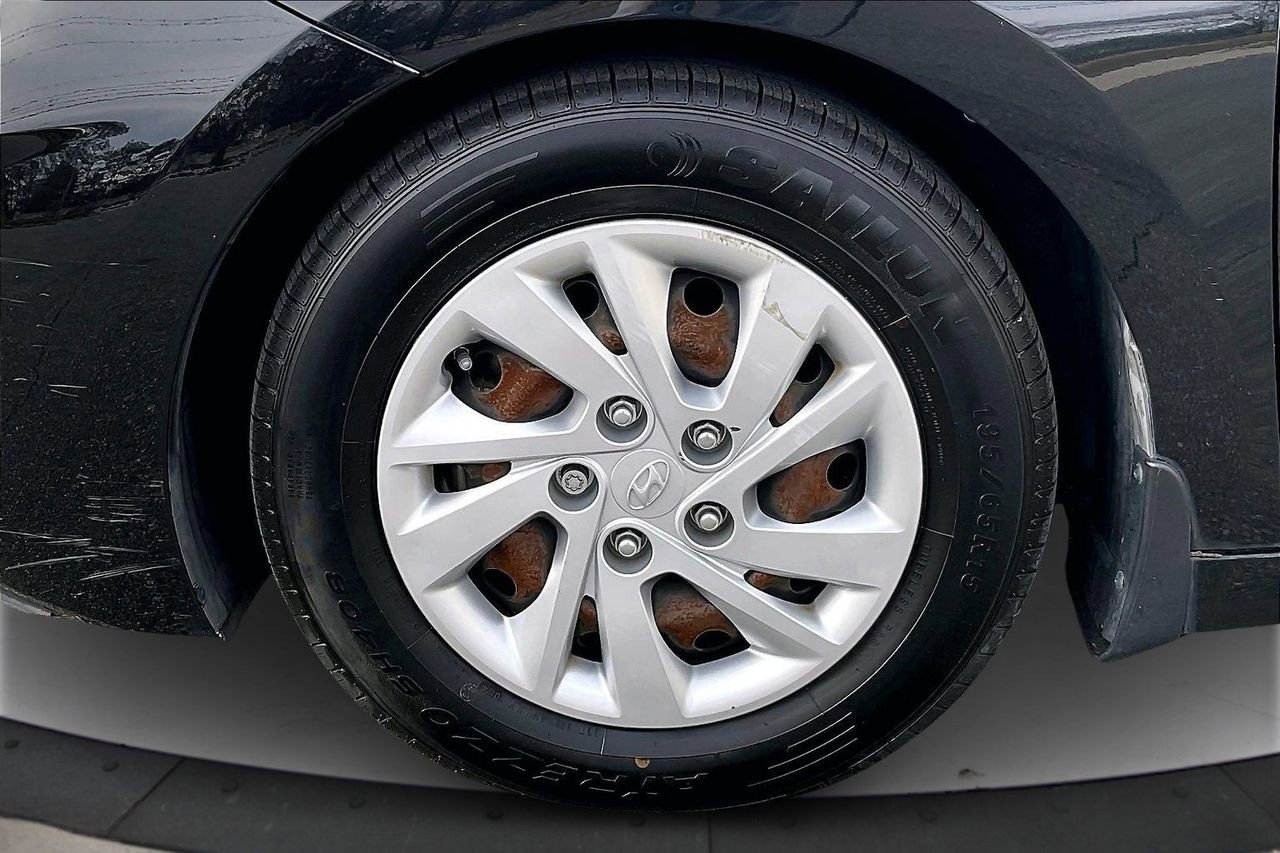 Used 2019 Hyundai Elantra SE image 30
