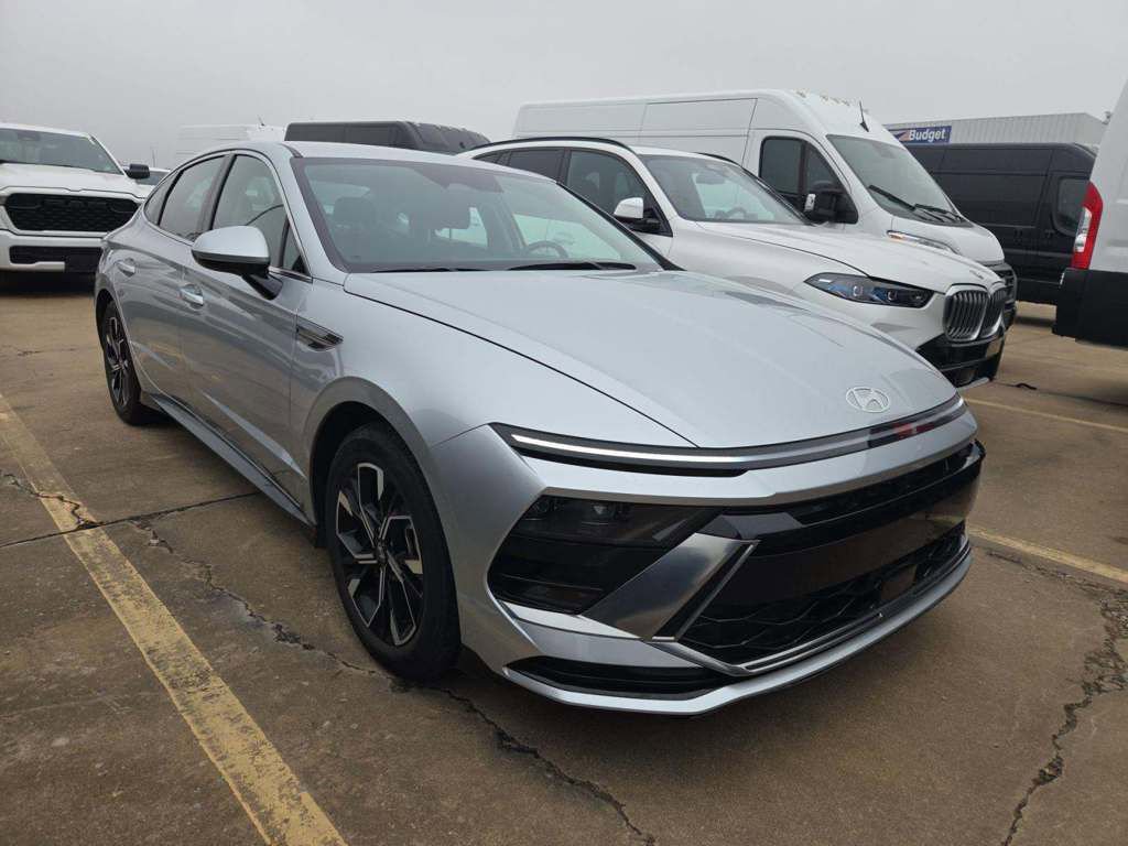 Used 2025 Hyundai Sonata SEL image 2