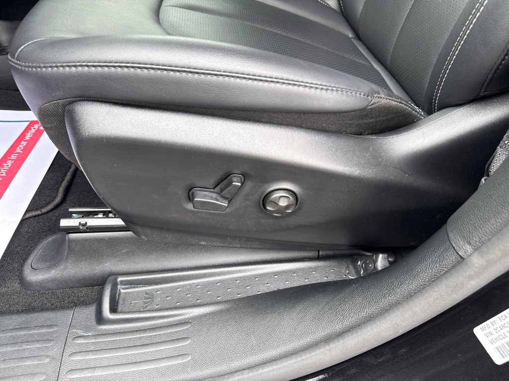 Used 2025 Chrysler Pacifica Select FWD image 7