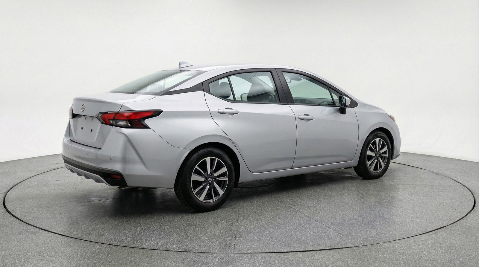 Used 2025 Nissan Versa SV image 9