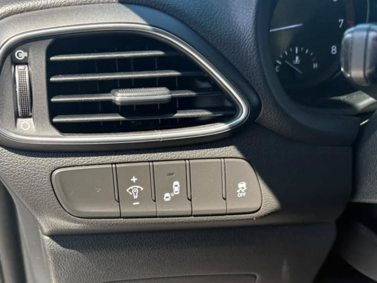 Used 2019 Hyundai Elantra GT FWD image 14