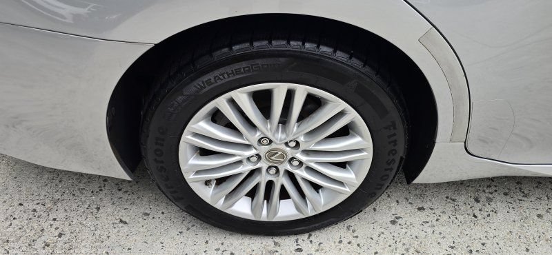 Used 2014 Lexus ES 350 w/ Luxury Package FWD image 12