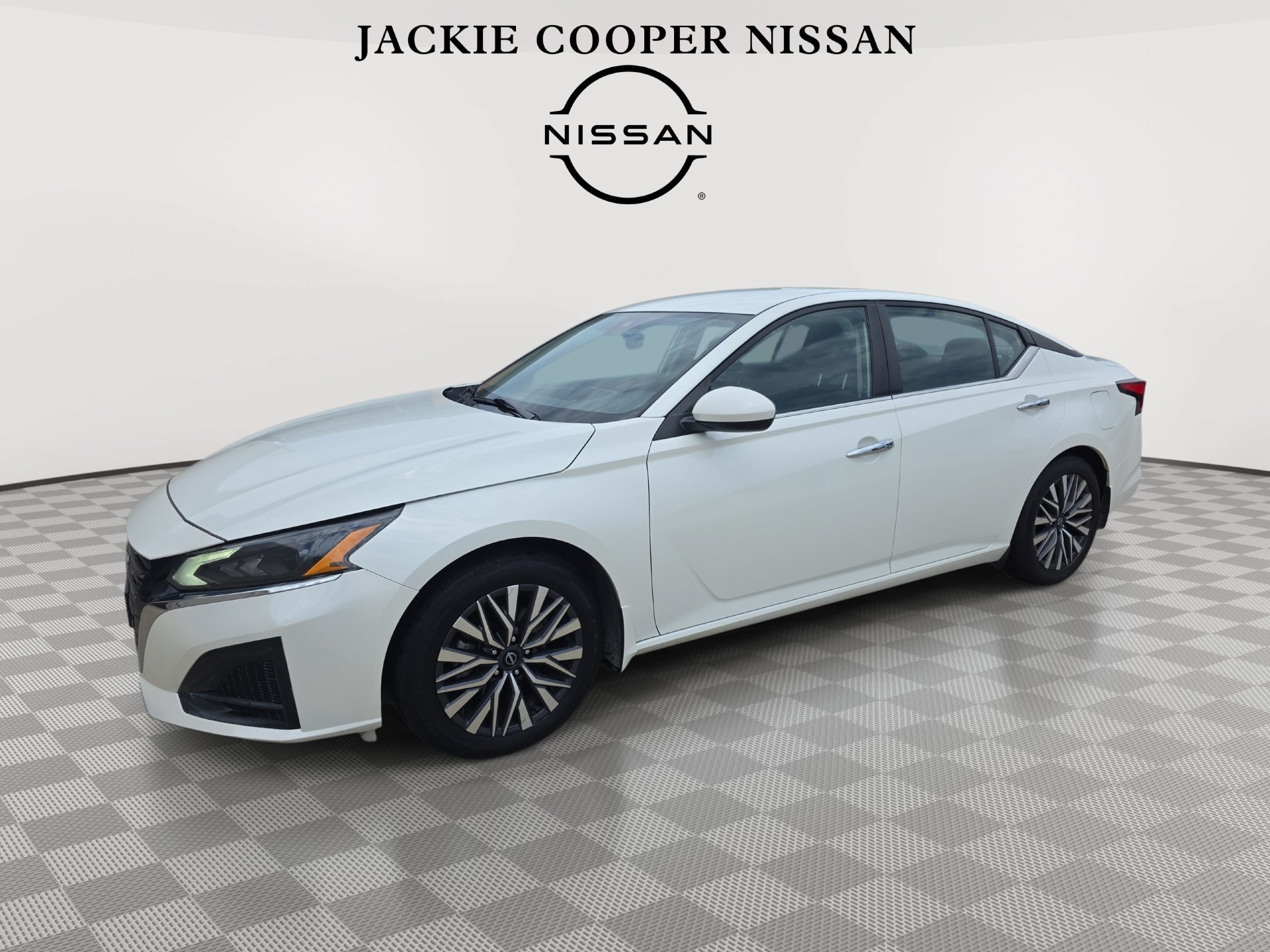 Used 2023 Nissan Altima 2.5 SV FWD image 1