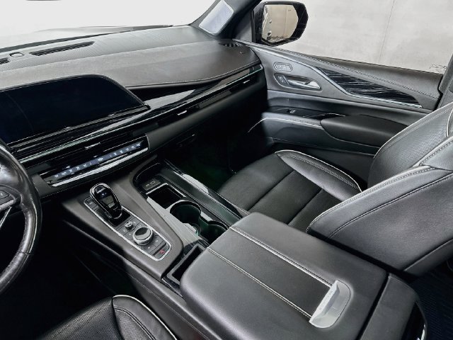 Used 2023 Cadillac Escalade ESV Sport w/ Touring Package AWD/4WD image 31