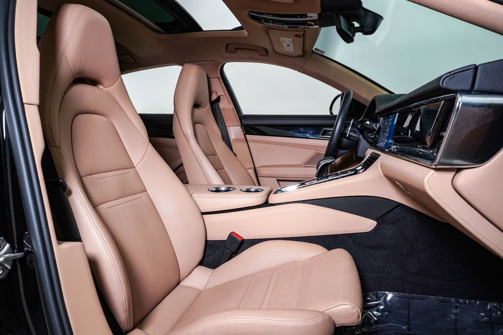 Used 2021 Porsche Panamera RWD image 16