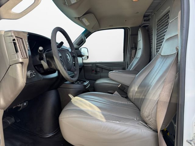 Used 2017 Chevrolet Express 2500 RWD image 9