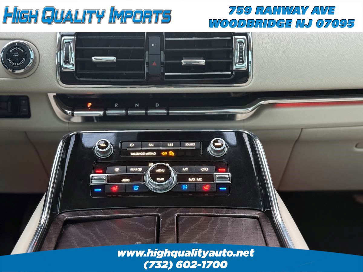 Used 2018 Lincoln Navigator Select w/ Technology Package AWD/4WD image 35