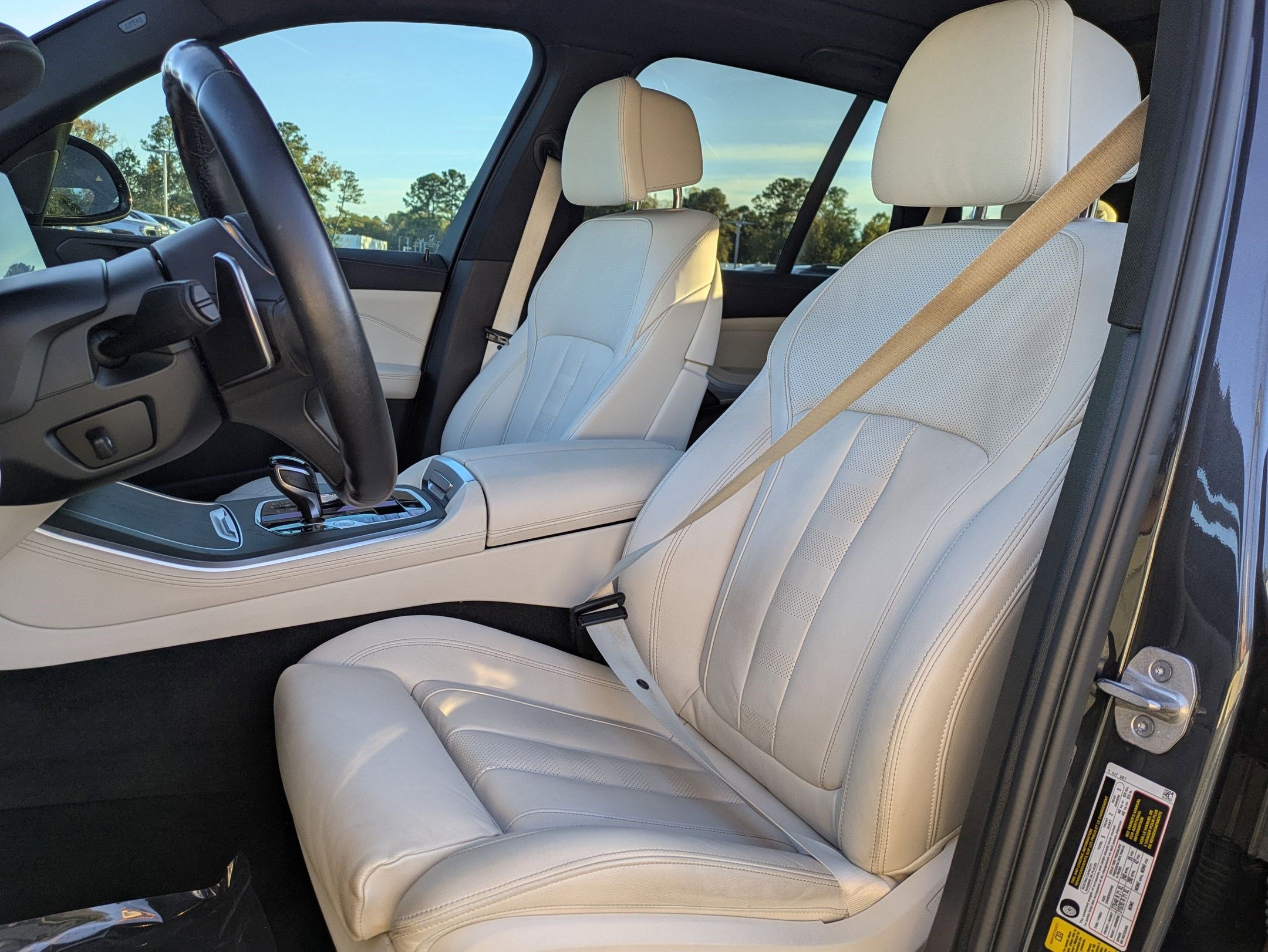 Used 2021 BMW X5 sDrive40i w/ M Sport Package image 13