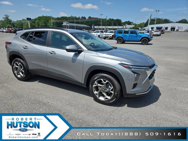 Used 2025 Chevrolet Trax LT w/ Driver Confidence Package FWD image 4
