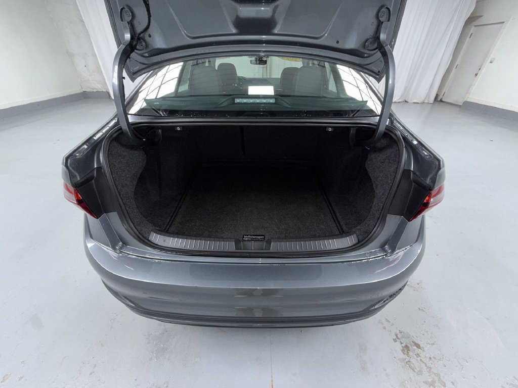 Used 2024 Volkswagen Jetta SE FWD image 16