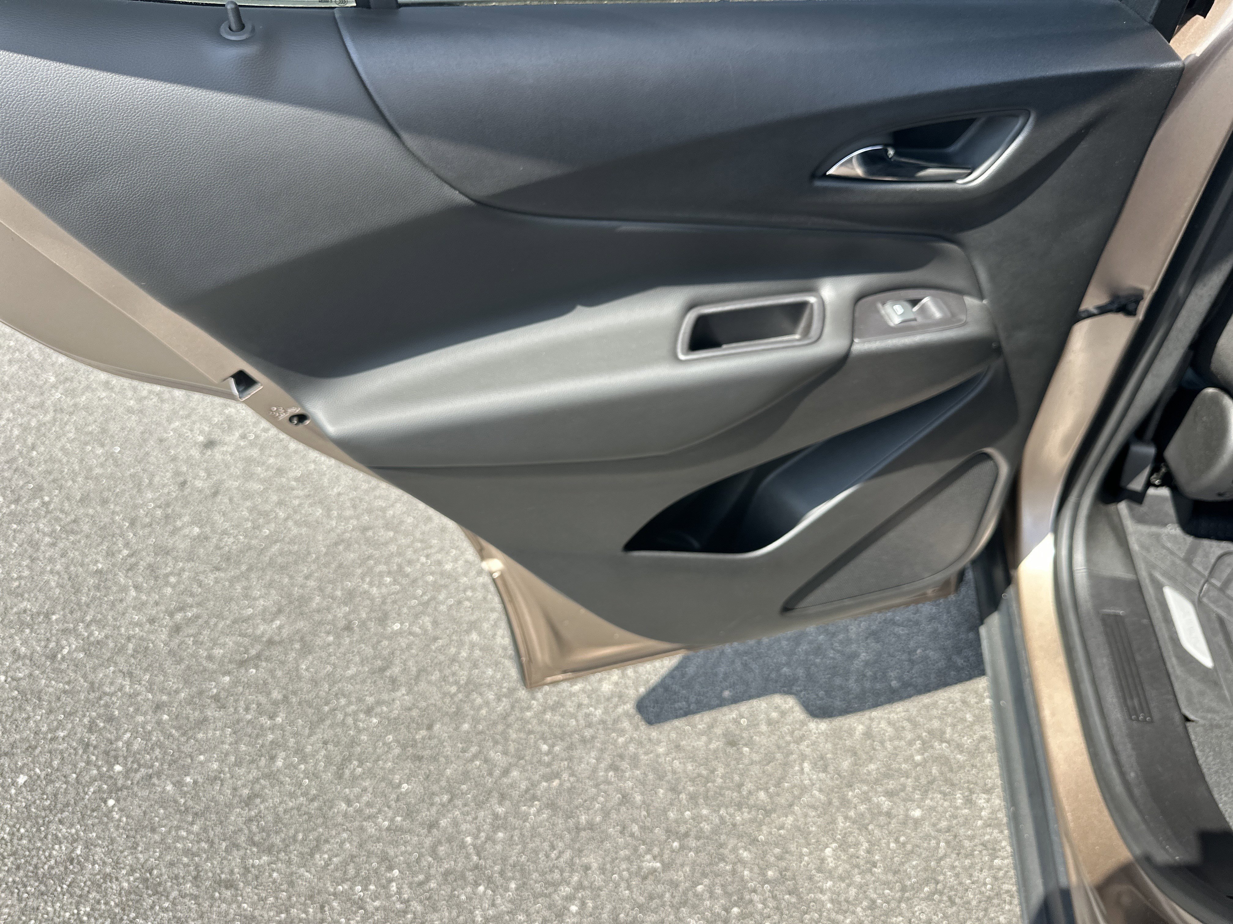 Used 2019 Chevrolet Equinox LT w/ Sun & Navigation Package image 23