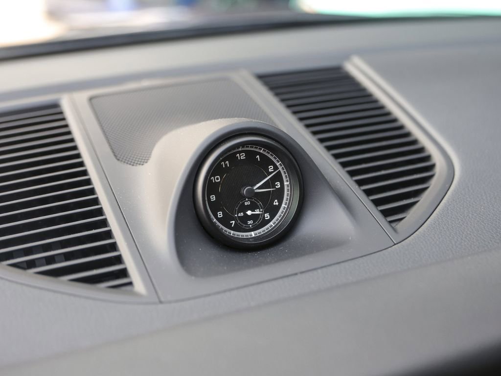 Certified 2025 Porsche Macan image 23