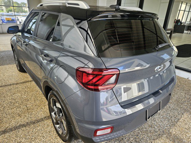 Used 2026 Hyundai Venue SEL FWD image 4