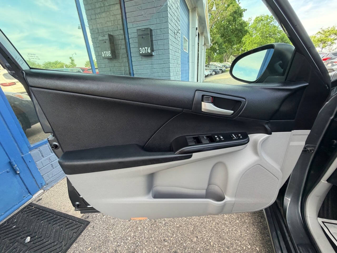 Used 2012 Toyota Camry LE w/ Preferred Accessory Pkg FWD image 28