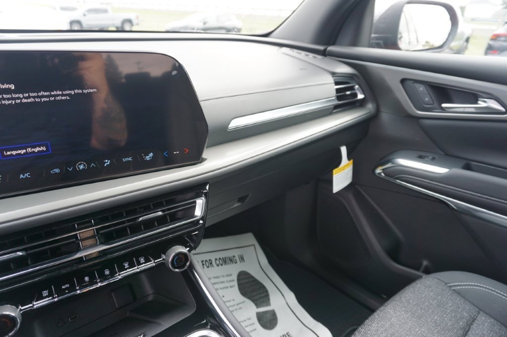 New 2025 Chevrolet Traverse LT w/ Driver Confidence Package image 32