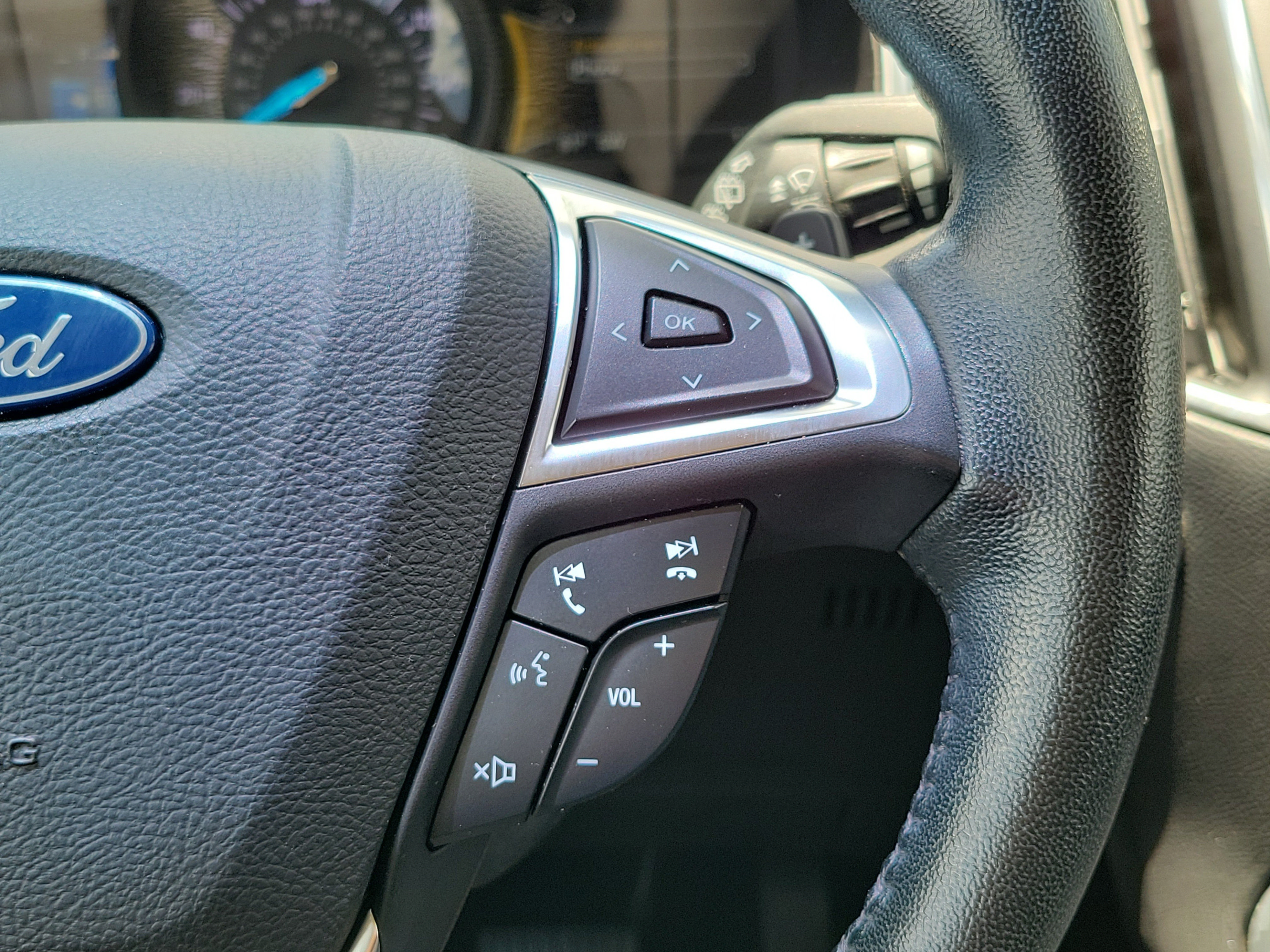 Used 2018 Ford Edge Titanium FWD image 31