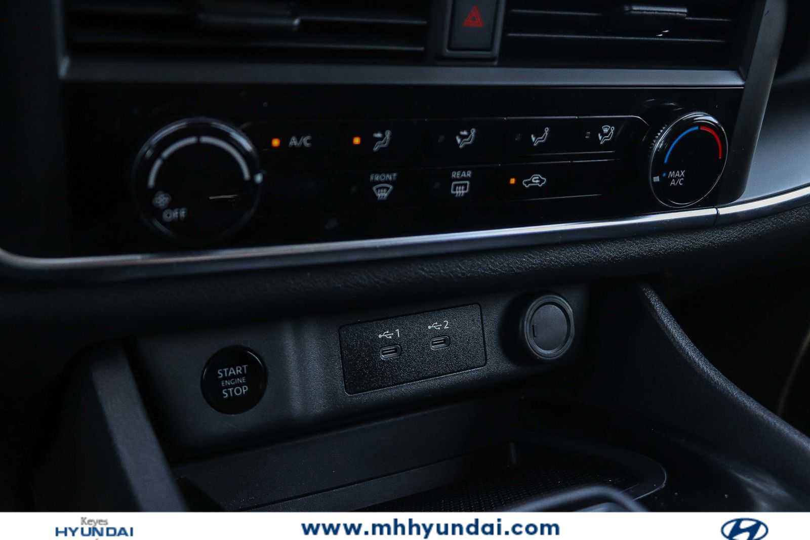 Used 2024 Nissan Rogue S AWD/4WD image 19