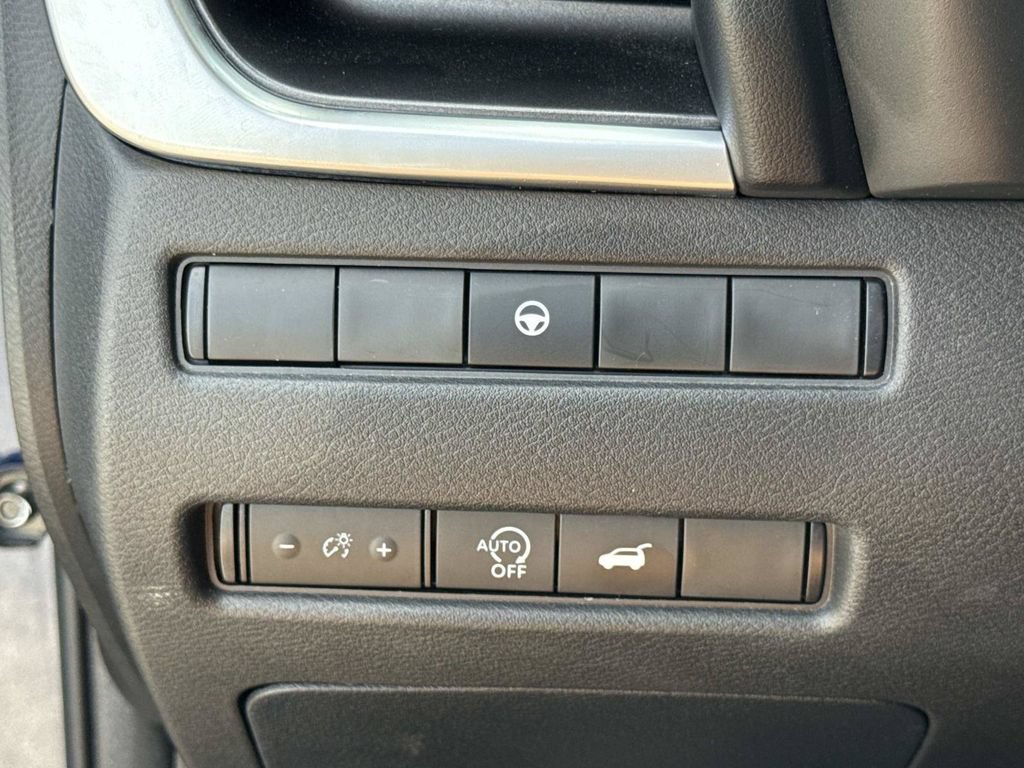 Certified 2024 Nissan Rogue SV FWD image 33