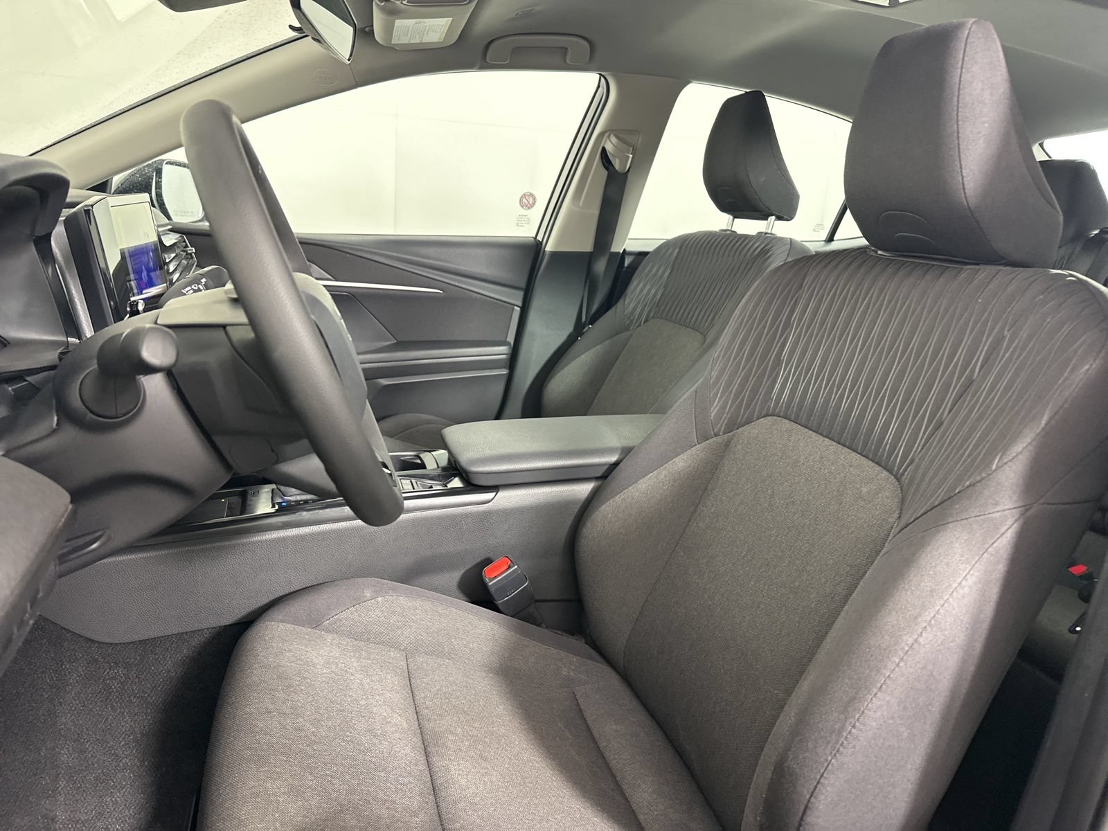 Used 2025 Toyota Camry LE FWD image 8