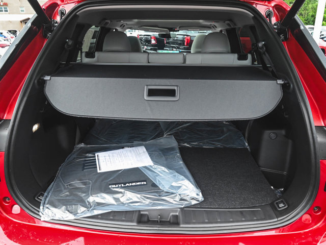 New 2025 Mitsubishi Outlander SE image 31