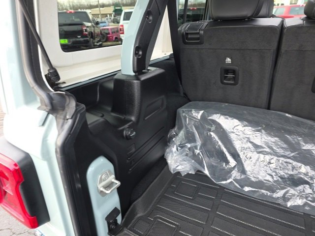 Used 2023 Jeep Wrangler Unlimited Sahara w/ Cold Weather Group image 49