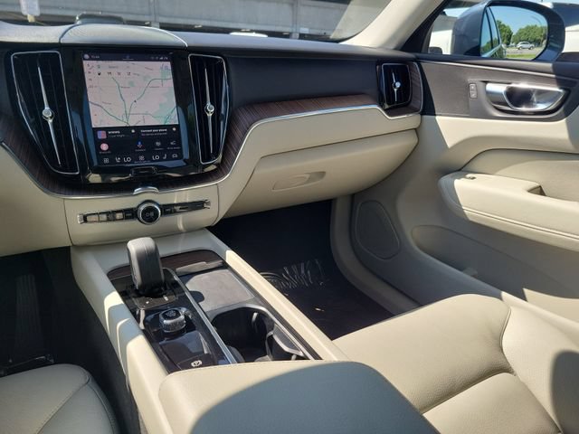 Used 2022 Volvo XC60 B5 Momentum w/ Climate Package FWD image 28