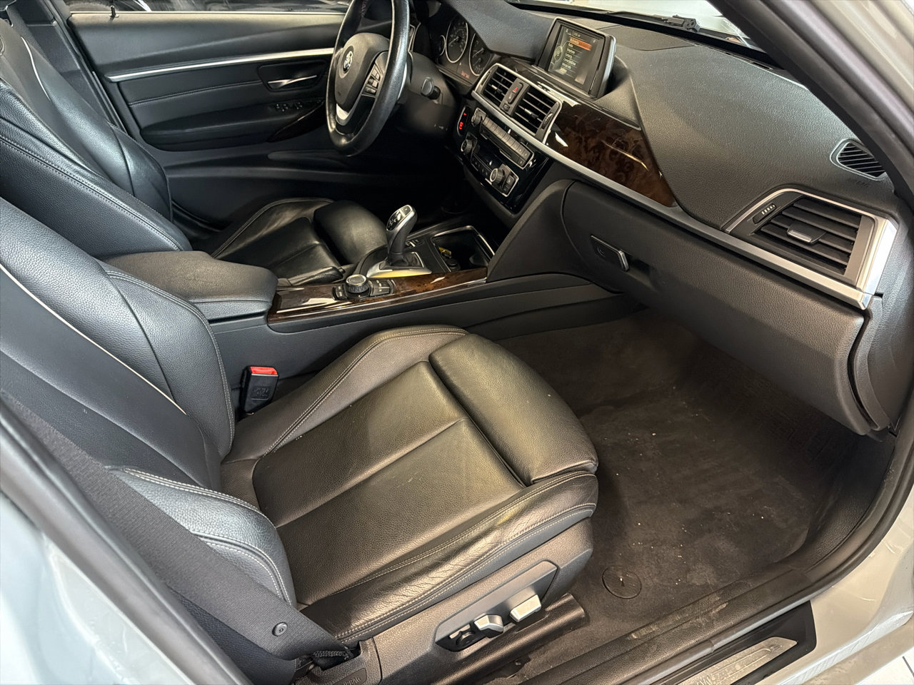 Used 2017 BMW 330i xDrive 330i xDrive SULEV Sedan image 20