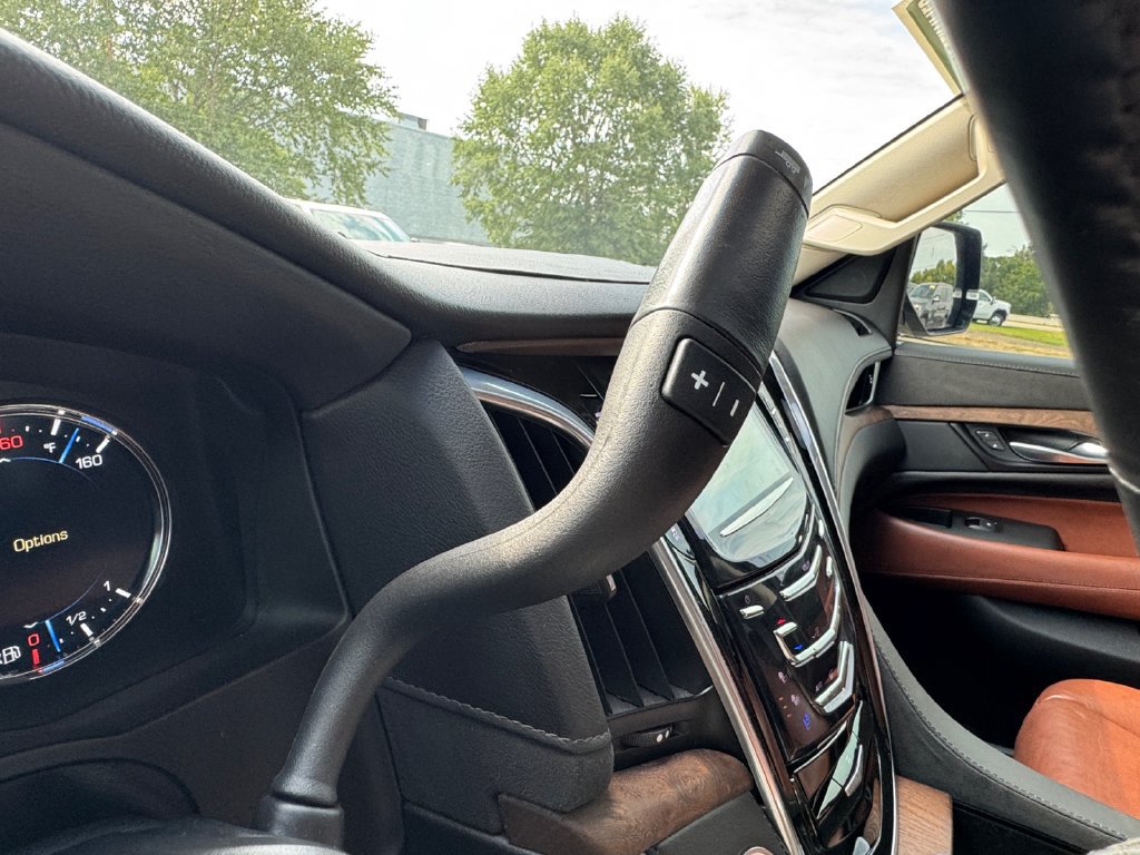 Used 2019 Cadillac Escalade Premium Luxury AWD/4WD image 33