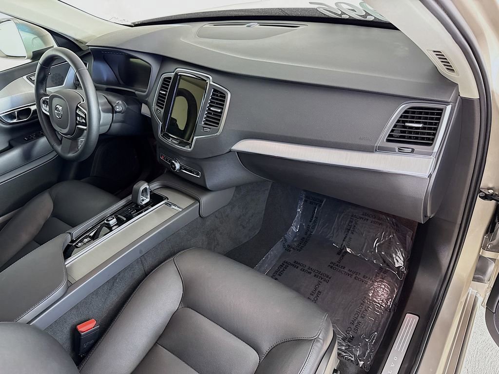 Certified 2025 Volvo XC90 B5 Core w/ Protection Package Premier image 31