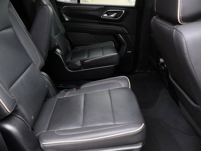 Used 2022 GMC Yukon SLT w/ SLT Premium Package image 16