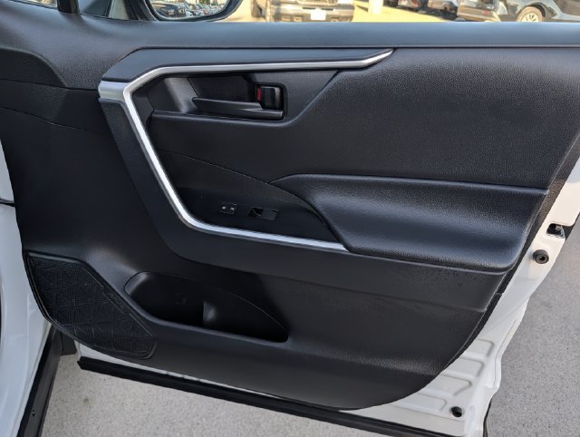 Certified 2025 Toyota RAV4 LE AWD/4WD image 32