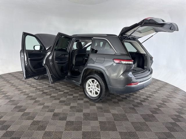 Used 2024 Jeep Grand Cherokee Laredo AWD/4WD image 16