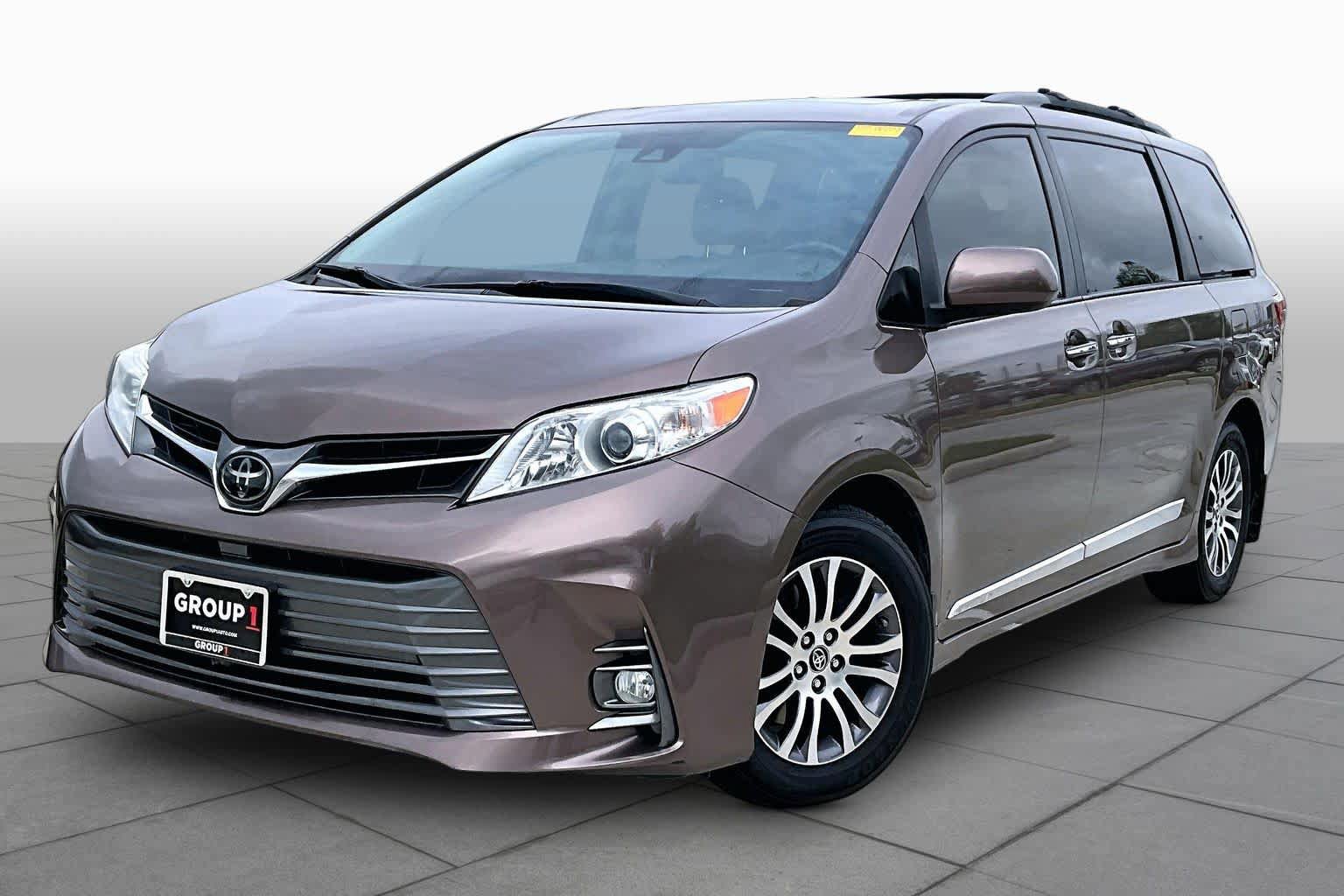 Used 2020 Toyota Sienna XLE Premium FWD image 1