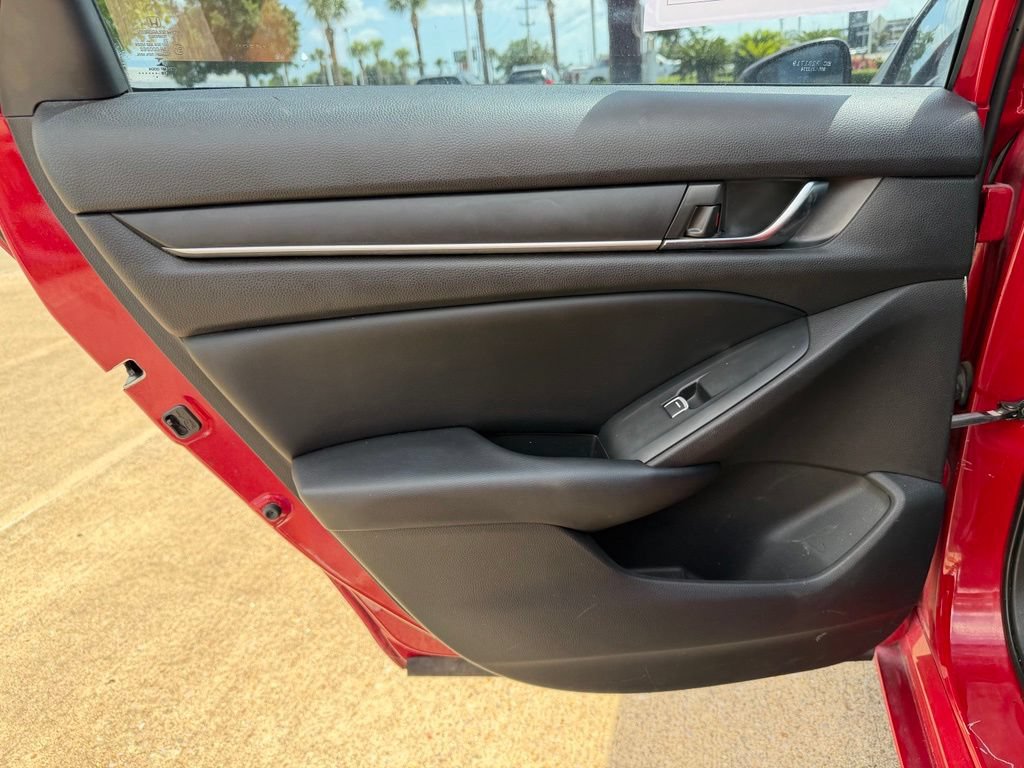Used 2018 Honda Accord Sport image 12