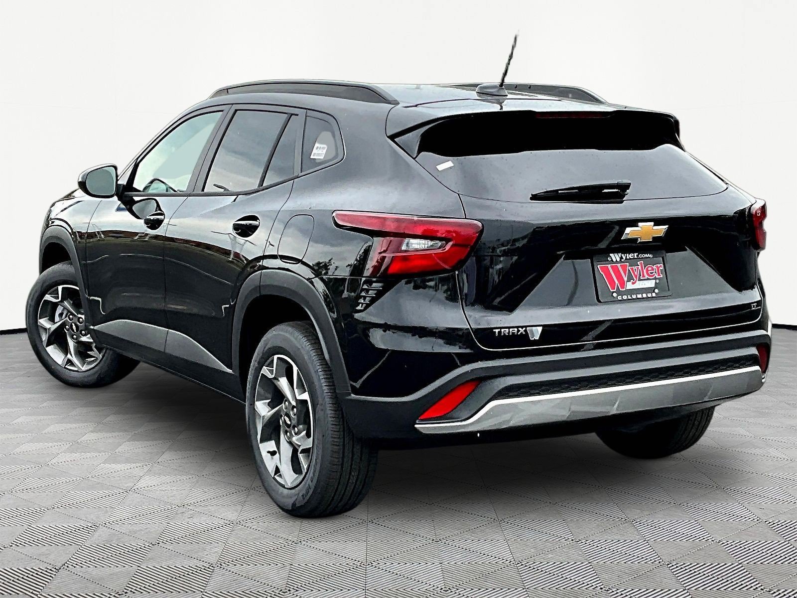 New 2026 Chevrolet Trax LT w/ LT Convenience Package FWD image 4