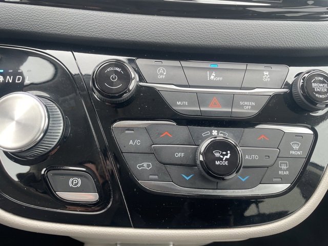 Used 2022 Chrysler Pacifica Touring-L image 28