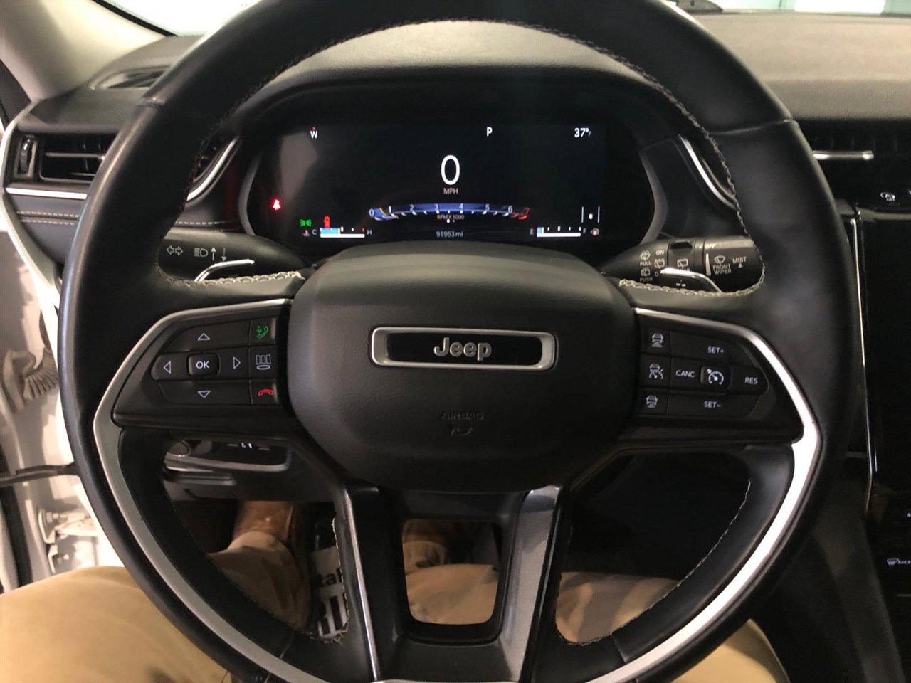 Used 2021 Jeep Grand Cherokee L Laredo w/ Luxury Tech Group I image 23