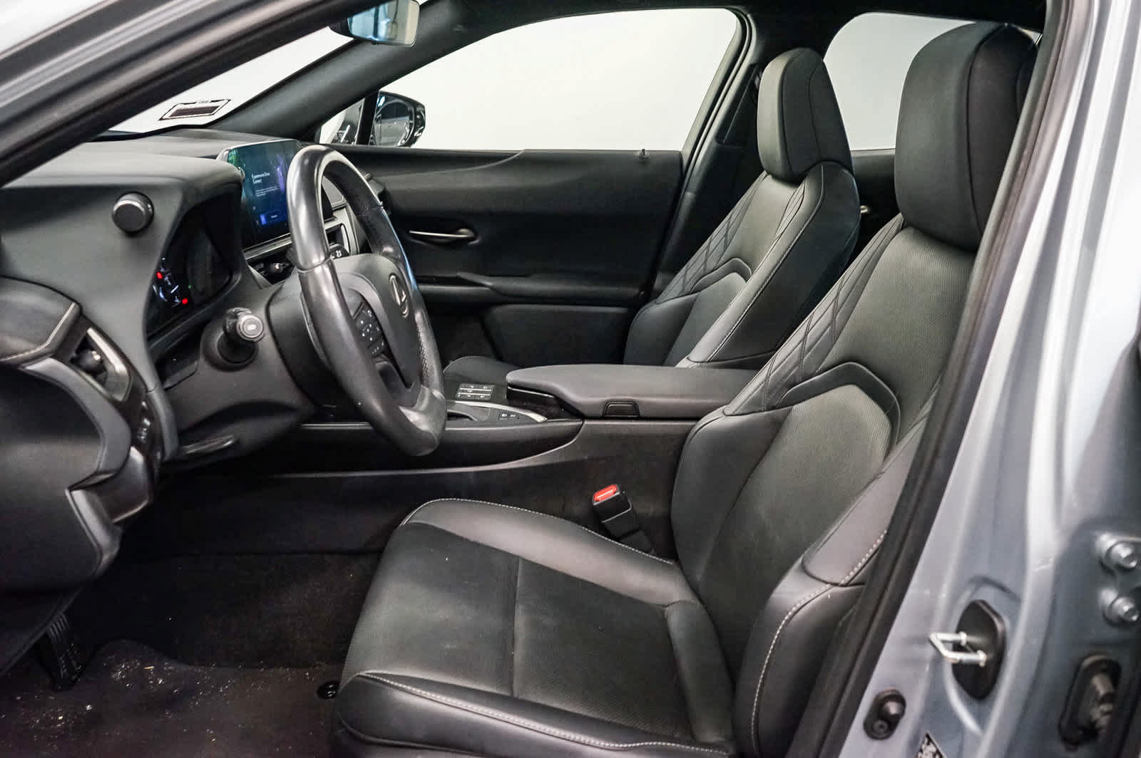Used 2024 Lexus UX 250h F Sport FWD image 18
